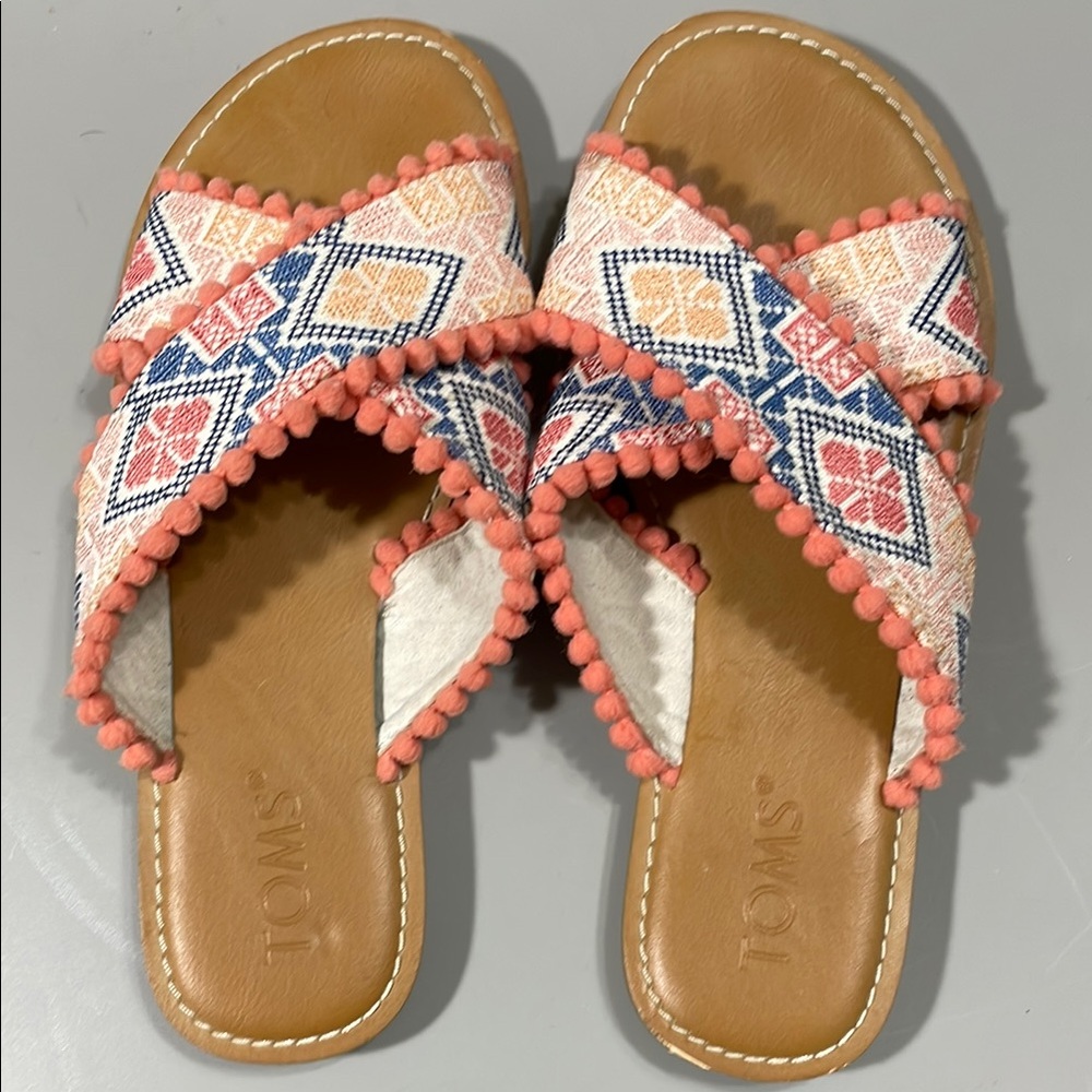 Toms Viv Women’s Size 5.5 Sandals Poms Embroidered Geometric Boho Cruise Beach